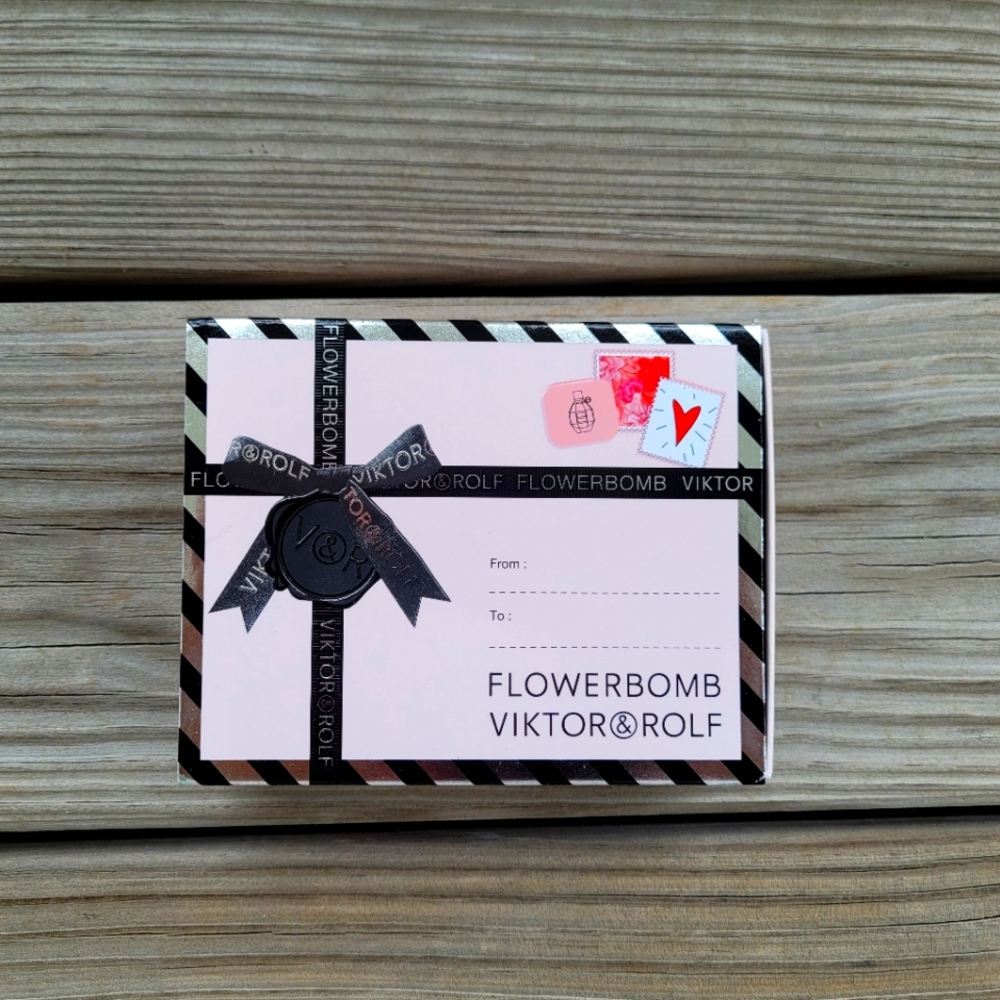 Viktor & Rolf FLOWERBOMB parfum gift set